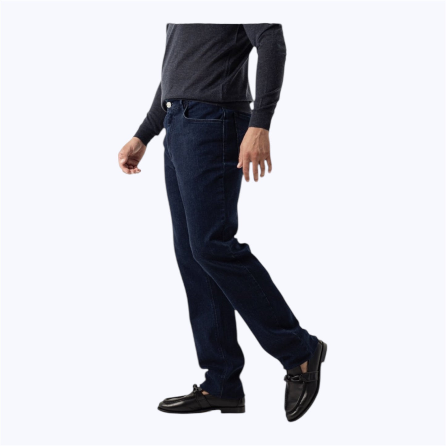 Джинси Bertolo прямого крою
пофарбовані вручну, з шовковим оздобленням всередині, з вишивкою і шкіряною нашивкою,