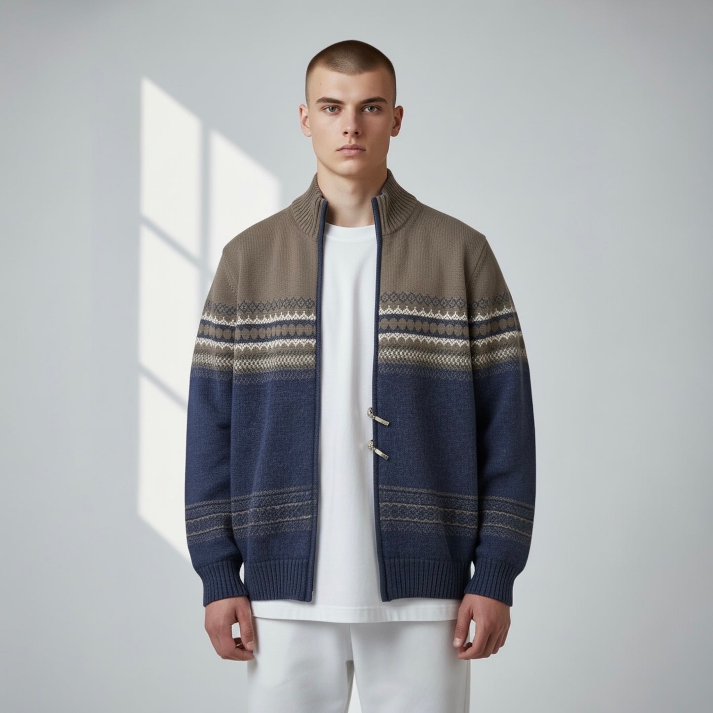 EN:
Men’s Doriani cashmere hybrid jacket worn on model

UA:
Чоловіча гібридна куртка Doriani з кашеміру на моделі