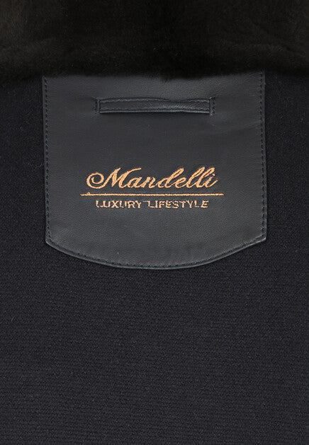 Внутрішня підкладка з 100% кашеміру. Ніжний, теплий матеріал для
максимального комфорту/ Interior lining made of 100% cashmere.
Soft, warm material for ultimate comfort.