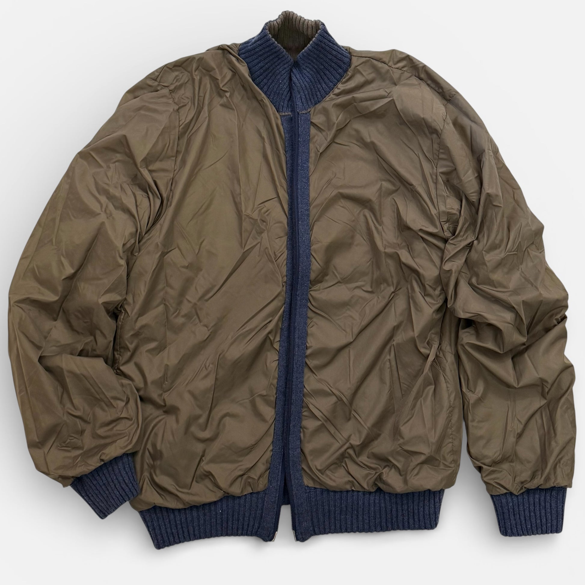 EN:
Men’s Doriani cashmere hybrid jacket, nylon lining detail

UA:
Чоловіча гібридна куртка Doriani з кашеміру, нейлонова підкладка