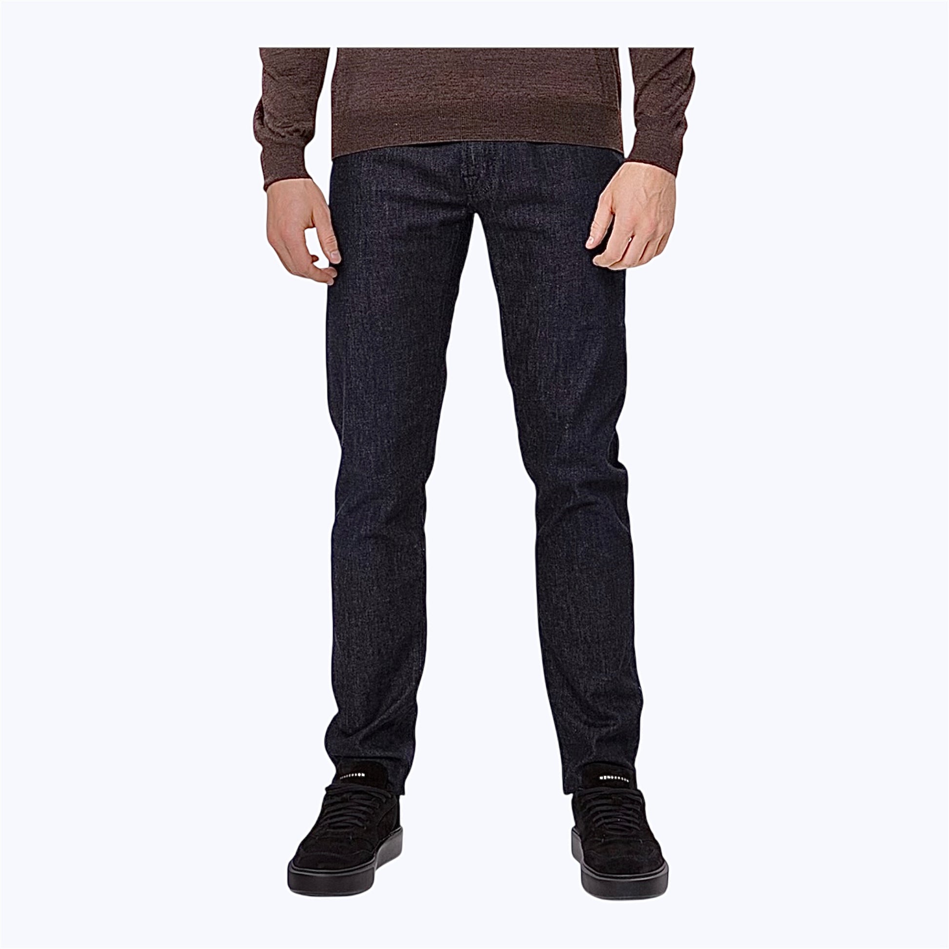 Джинси Tramarossa Leonardo Zip темно-синій денім спереду
	2.	Джинси Tramarossa Leonardo Zip темно-синій денім ззаду
	3.	Тканина Tramarossa D452 крупний план
	4.	Шкіряна нашивка Tramarossa крупним планом
	5.	Модель у джинсах Tramarossa Leonardo Zip повний зріст
	6.	Текстура деніму Tramarossa темно-синій
