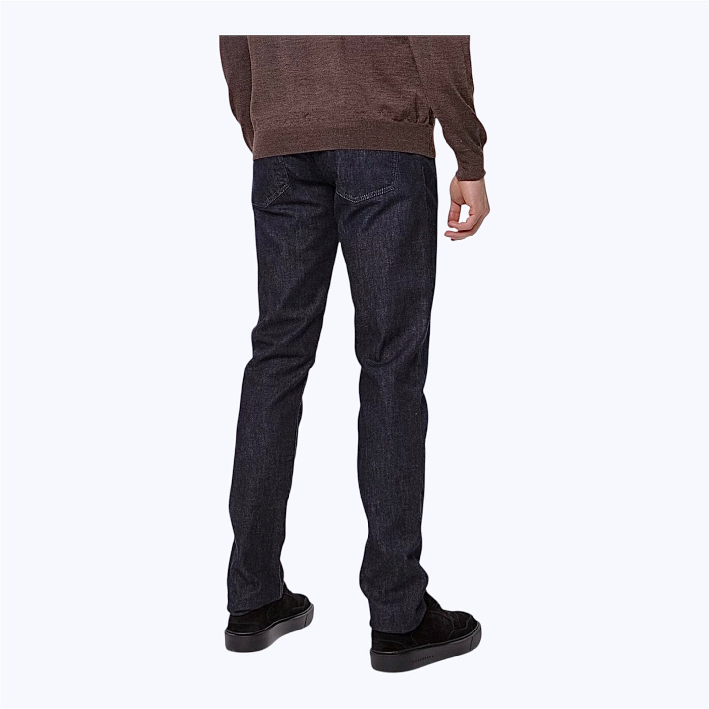 Джинси Tramarossa Leonardo Zip темно-синій денім спереду
	2.	Джинси Tramarossa Leonardo Zip темно-синій денім ззаду
	3.	Тканина Tramarossa D452 крупний план
	4.	Шкіряна нашивка Tramarossa крупним планом
	5.	Модель у джинсах Tramarossa Leonardo Zip повний зріст
	6.	Текстура деніму Tramarossa темно-синій
