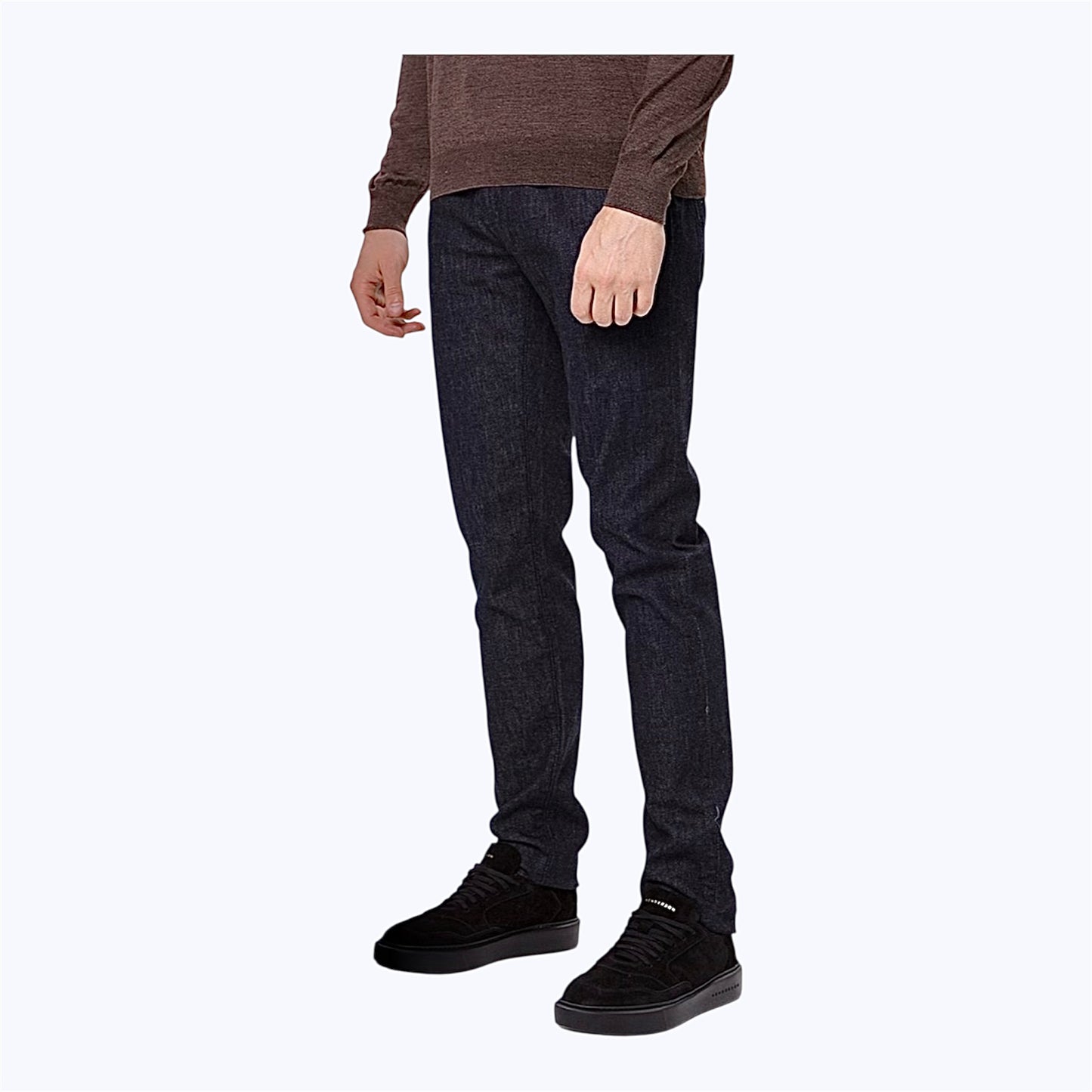 Джинси Tramarossa Leonardo Zip темно-синій денім спереду
	2.	Джинси Tramarossa Leonardo Zip темно-синій денім ззаду
	3.	Тканина Tramarossa D452 крупний план
	4.	Шкіряна нашивка Tramarossa крупним планом
	5.	Модель у джинсах Tramarossa Leonardo Zip повний зріст
	6.	Текстура деніму Tramarossa темно-синій
