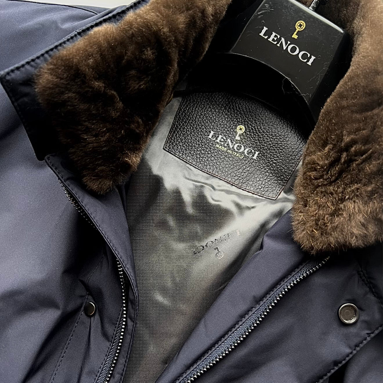 Куртка зимова LENOCI темно-синя з натуральним бобровим коміром та кашеміровою підкладкою Made in Italy