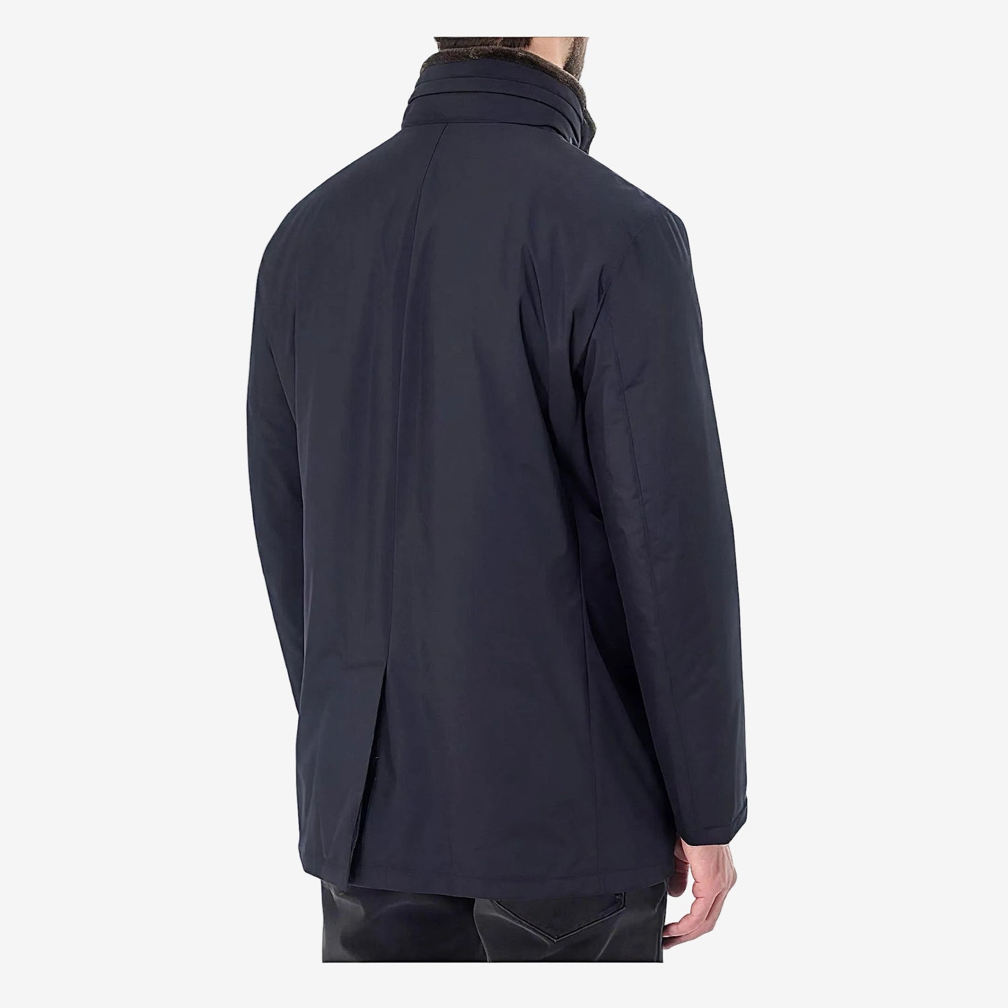 
Задній вигляд куртки LENOCI – класичний крій  
Back view of LENOCI winter jacket – classic fit