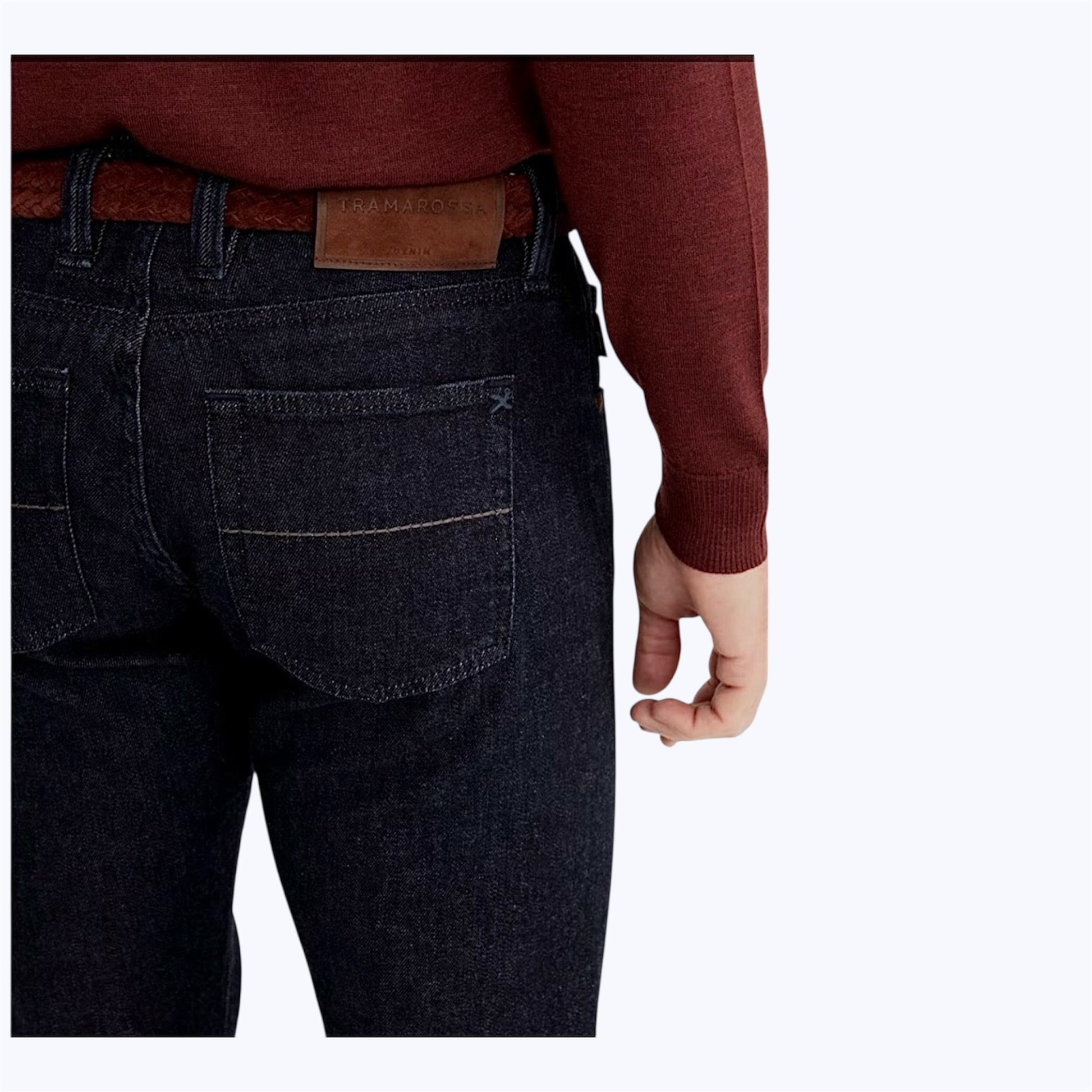 Tramarossa Michelangelo jeans front view
	2.	Tramarossa Michelangelo jeans back view
	3.	Tramarossa dark blue denim D452 close-up
	4.	Tramarossa leather patch close-up
	5.	Michelangelo straight fit full body
	6.	Dark blue denim texture Tramaros