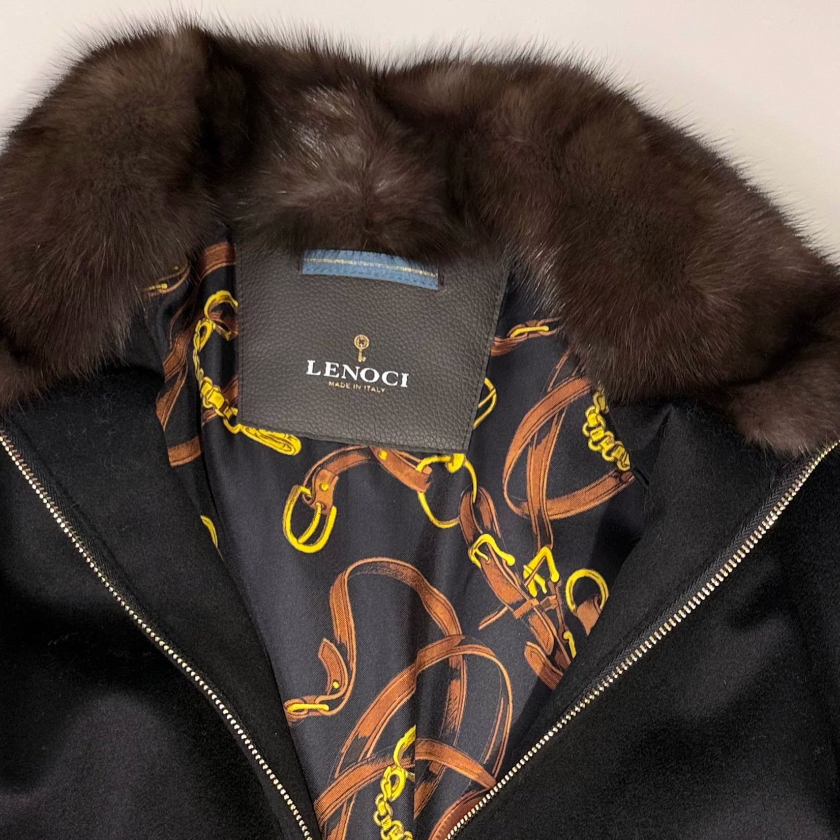 EN:
Natural sable fur collar detail on Lenoci Loro Piana cashmere bomber jacket

UA:
Деталь натурального коміра із соболя на кашеміровому бомбері Lenoci Loro Piana