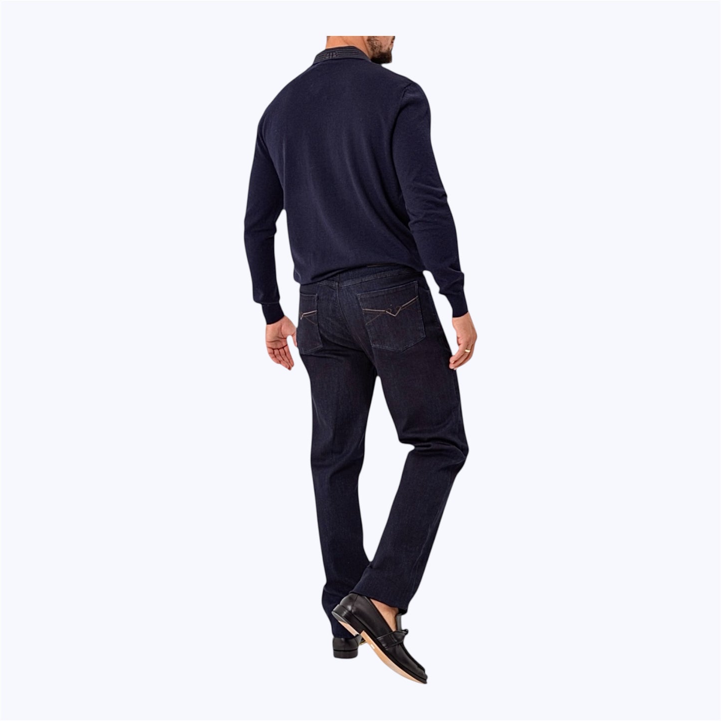 Джинси Bertolo прямого крою
пофарбовані вручну, з шовковим оздобленням всередині, з вишивкою і шкіряною нашивкою,